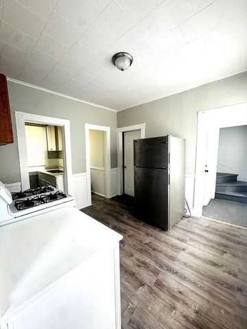 738 Central St 2, Lowell, MA 01852