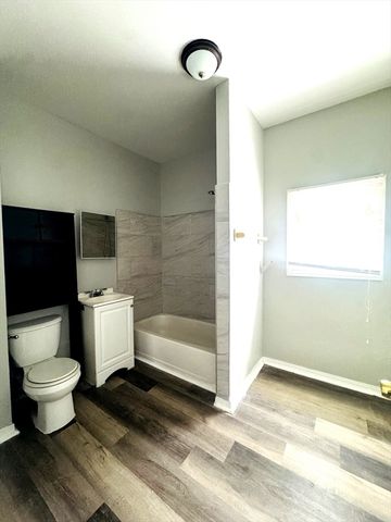 738 Central St 2, Lowell, MA 01852