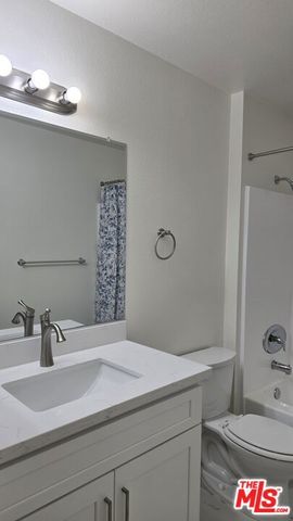 330 Cameron Place 10, Glendale, CA 91207