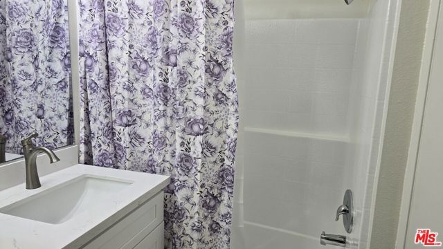 330 Cameron Place 10, Glendale, CA 91207