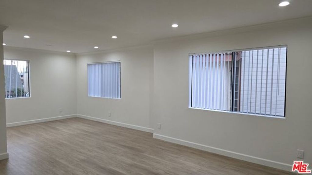 330 Cameron Place 10, Glendale, CA 91207