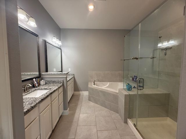 2806 Emerald Pines Lane, Iowa Colony, TX 77583