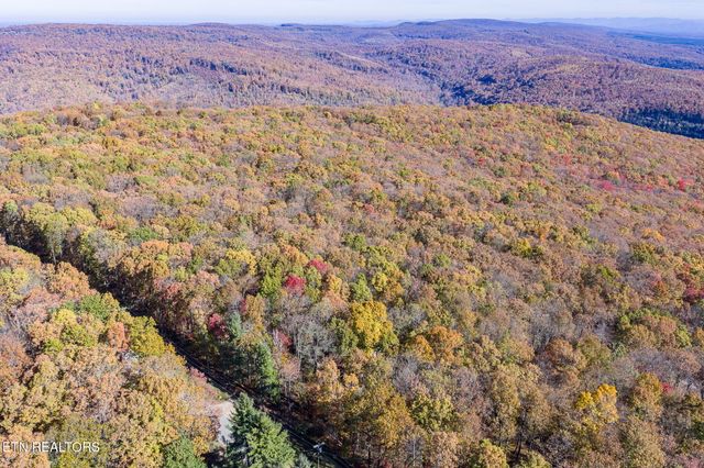 2908 Renegade Mountain Pkwy, Crab Orchard, TN 37723