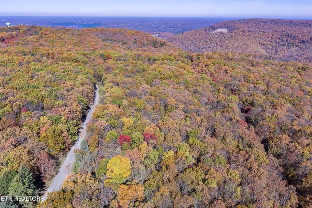 2908 Renegade Mountain Pkwy, Crab Orchard, TN 37723