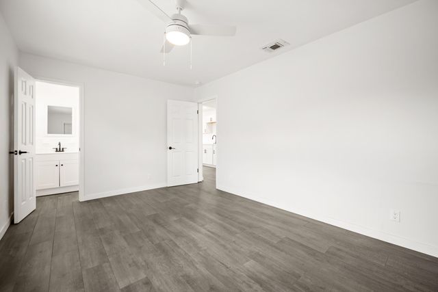 5240 NE 3rd Terrace, Oakland Park, FL 33334