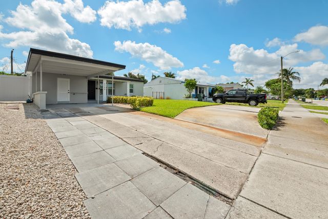 5240 NE 3rd Terrace, Oakland Park, FL 33334
