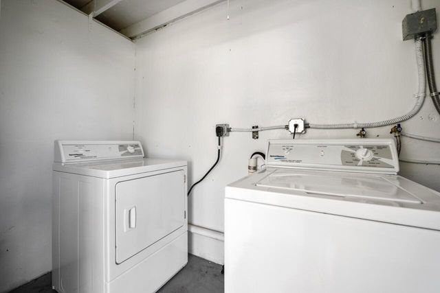 5240 NE 3rd Terrace, Oakland Park, FL 33334