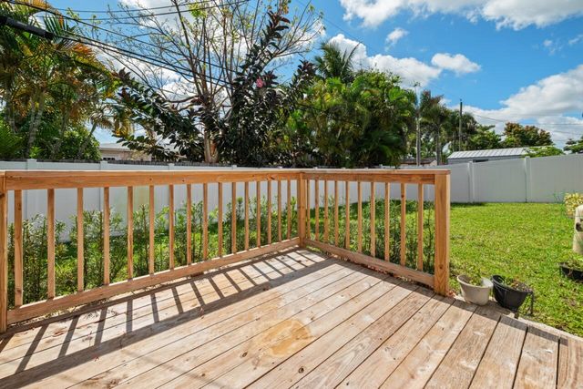 5240 NE 3rd Terrace, Oakland Park, FL 33334