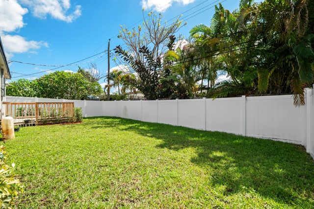 5240 NE 3rd Terrace, Oakland Park, FL 33334
