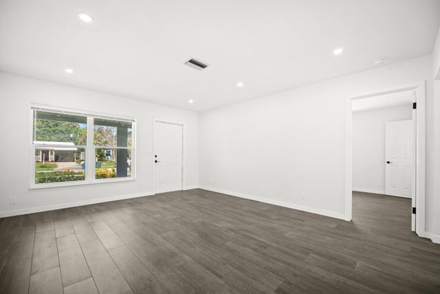 5240 NE 3rd Terrace, Oakland Park, FL 33334