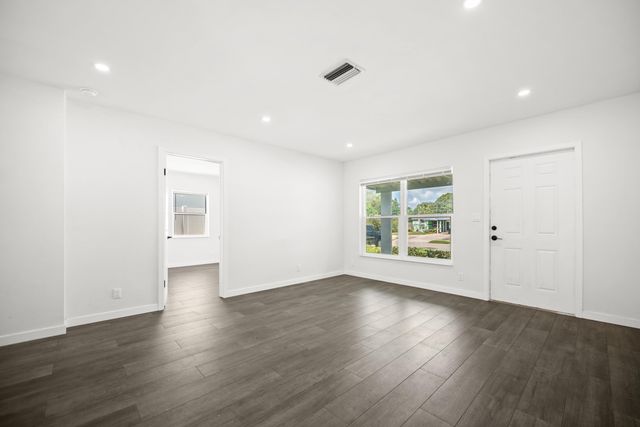 5240 NE 3rd Terrace, Oakland Park, FL 33334
