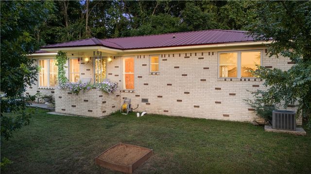 451 W Horn Street, Fayetteville, AR 72701