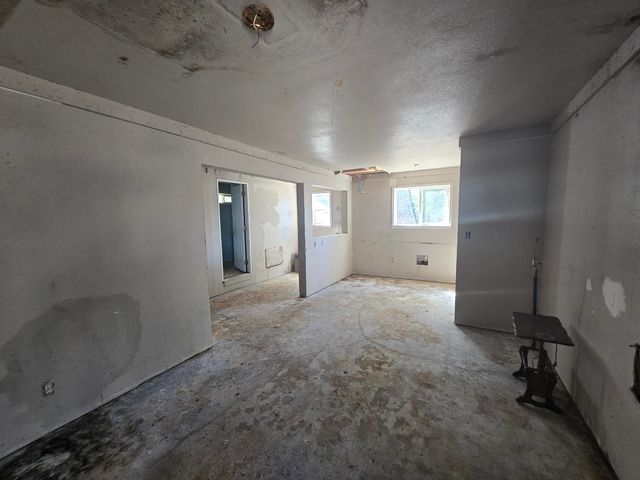 5004 Sprowl Creek Road, Garberville, CA 95542