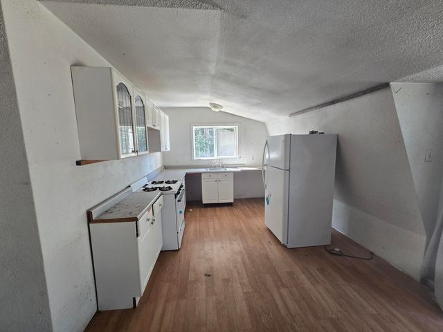 5004 Sprowl Creek Road, Garberville, CA 95542