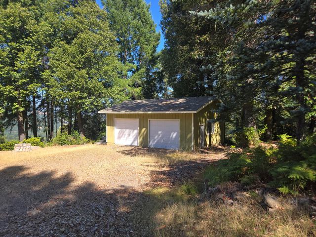 5004 Sprowl Creek Road, Garberville, CA 95542