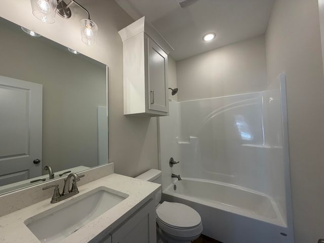 16 E Augusta Ct., Hattiesburg, MS 39402