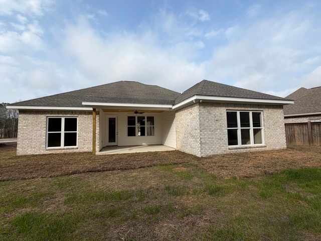 16 E Augusta Ct., Hattiesburg, MS 39402