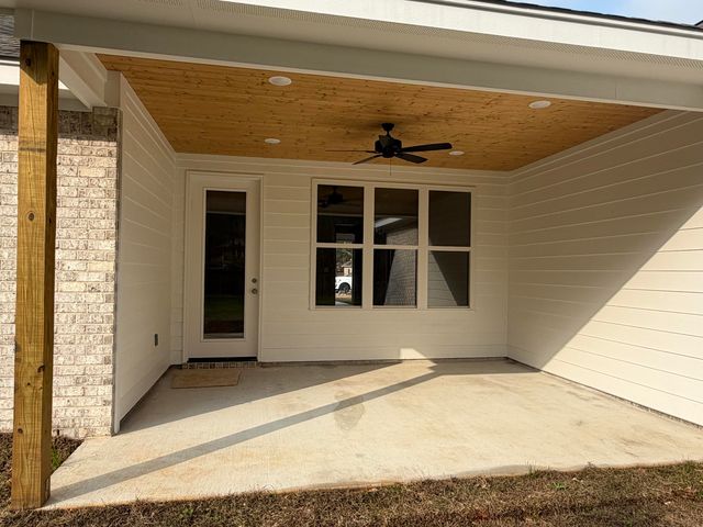 16 E Augusta Ct., Hattiesburg, MS 39402