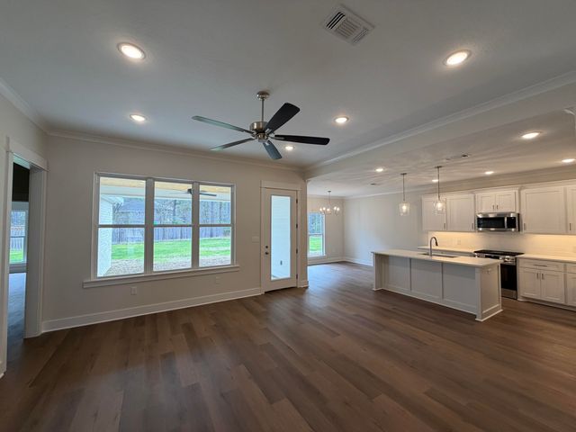 16 E Augusta Ct., Hattiesburg, MS 39402