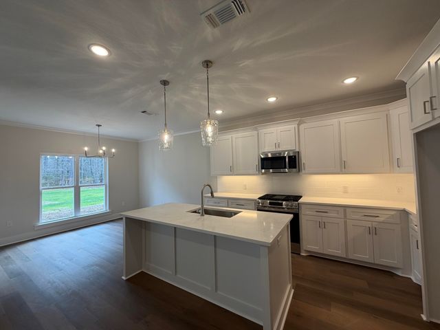 16 E Augusta Ct., Hattiesburg, MS 39402