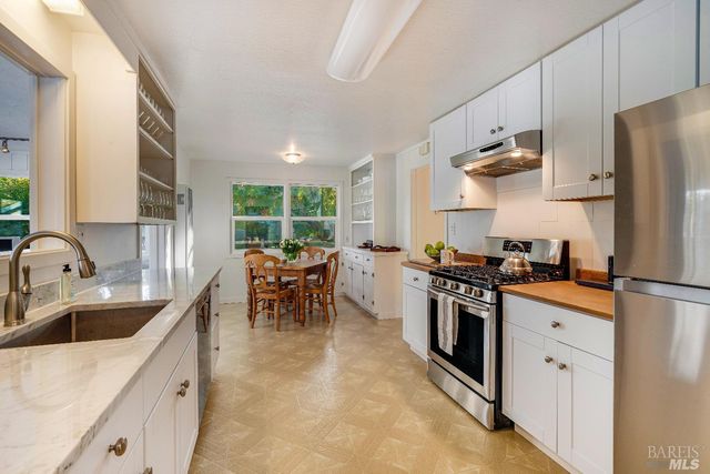 1234 Davis Ln, St. Helena, CA 94574