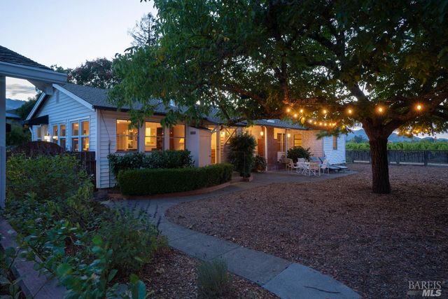 1234 Davis Ln, St. Helena, CA 94574