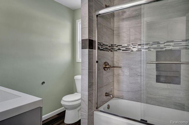 2514 N Genesee Road, Burton, MI 48509