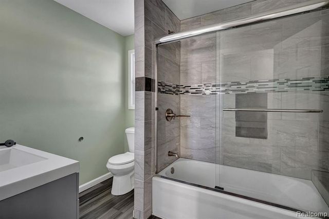 2514 N Genesee Road, Burton, MI 48509