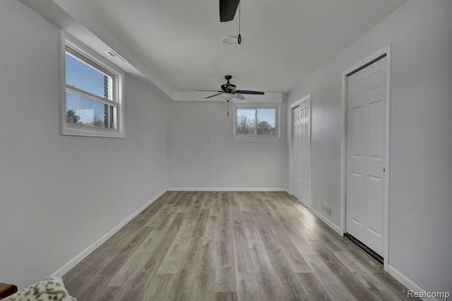 2514 N Genesee Road, Burton, MI 48509