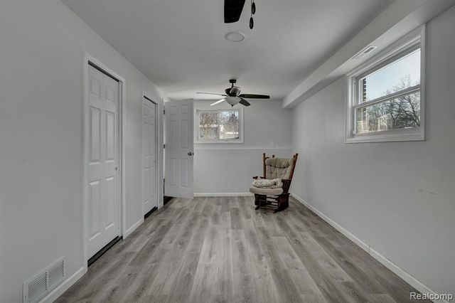 2514 N Genesee Road, Burton, MI 48509