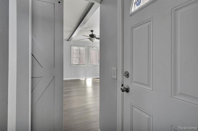 2514 N Genesee Road, Burton, MI 48509