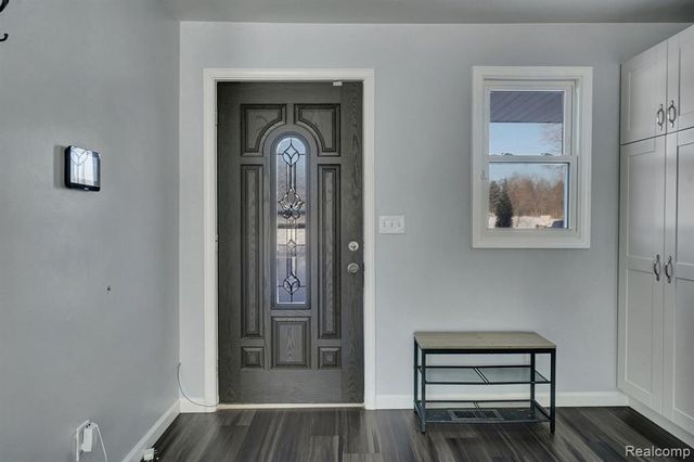 2514 N Genesee Road, Burton, MI 48509