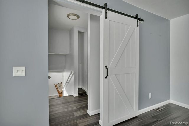 2514 N Genesee Road, Burton, MI 48509