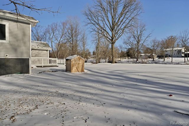 2514 N Genesee Road, Burton, MI 48509