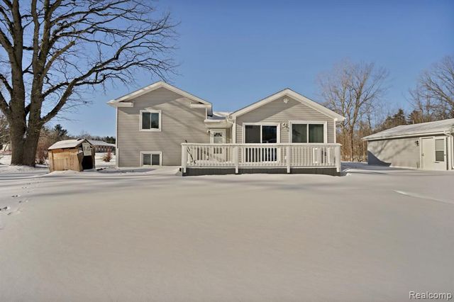 2514 N Genesee Road, Burton, MI 48509