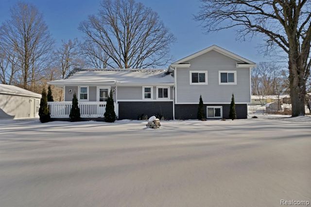 2514 N Genesee Road, Burton, MI 48509