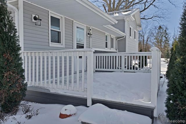 2514 N Genesee Road, Burton, MI 48509