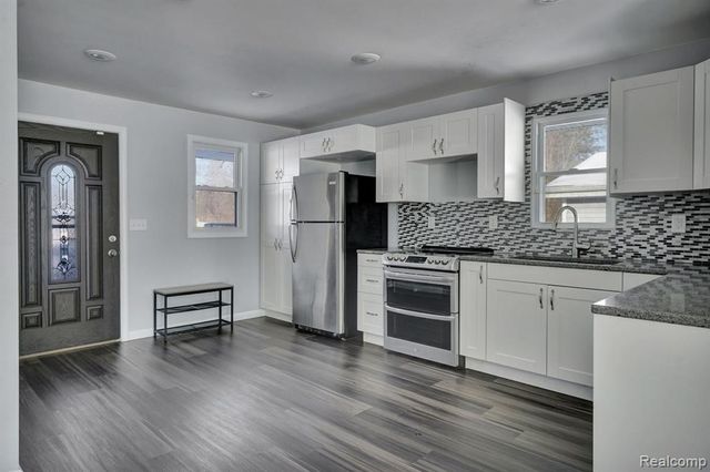 2514 N Genesee Road, Burton, MI 48509