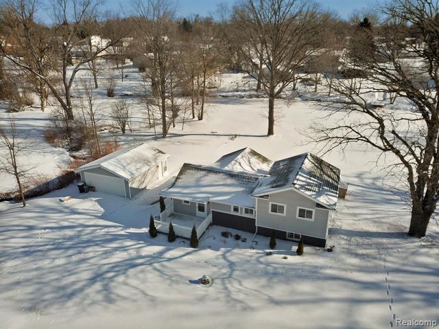 2514 N Genesee Road, Burton, MI 48509