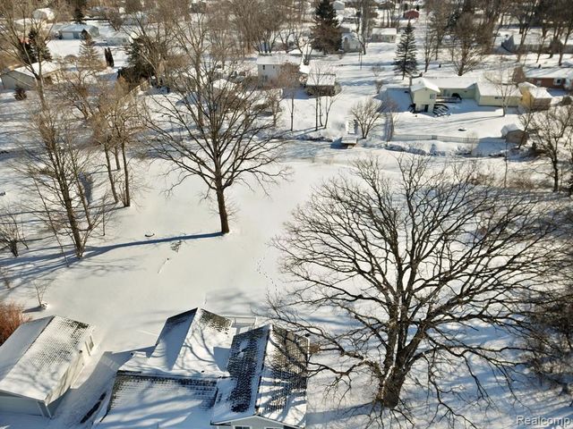 2514 N Genesee Road, Burton, MI 48509