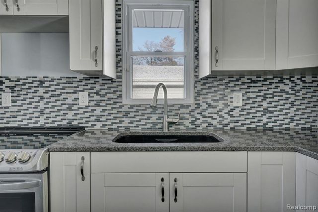 2514 N Genesee Road, Burton, MI 48509