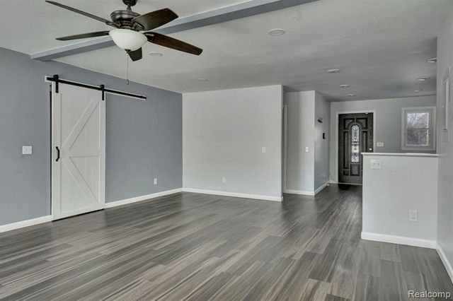 2514 N Genesee Road, Burton, MI 48509