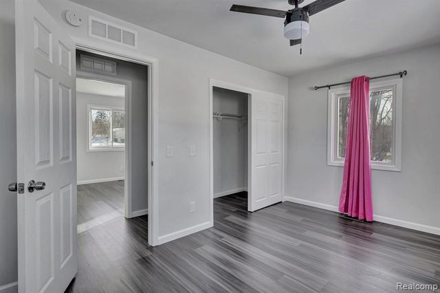 2514 N Genesee Road, Burton, MI 48509