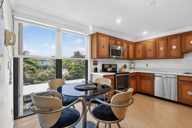 2220 S Ocean Boulevard 302, Delray Beach, FL 33483