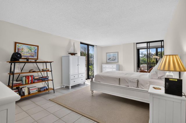 2220 S Ocean Boulevard 302, Delray Beach, FL 33483