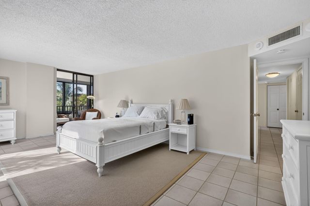 2220 S Ocean Boulevard 302, Delray Beach, FL 33483
