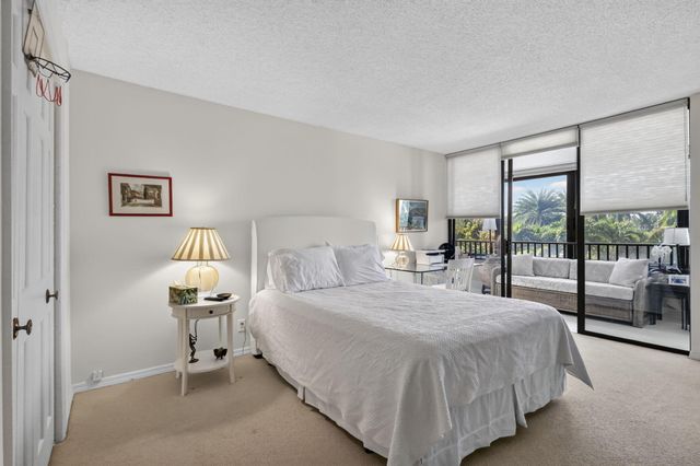2220 S Ocean Boulevard 302, Delray Beach, FL 33483