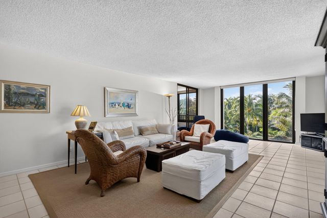 2220 S Ocean Boulevard 302, Delray Beach, FL 33483