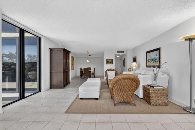 2220 S Ocean Boulevard 302, Delray Beach, FL 33483