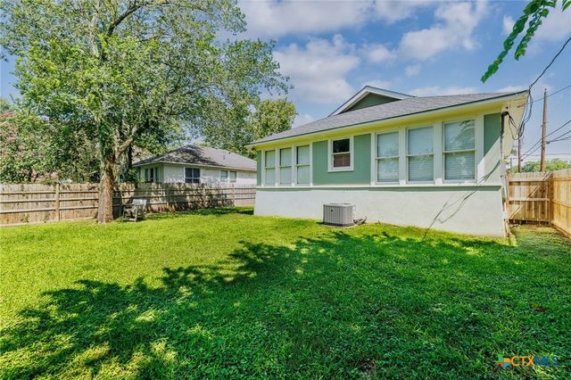 626 Saint Vincent Street, Gonzales, TX 78629